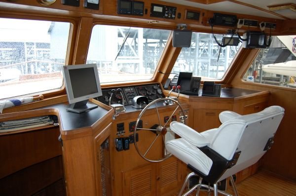 6 Pilothouse helm 2.jpg