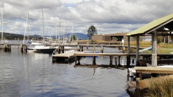 huon river wooden boat school ext3 (800x451).jpg