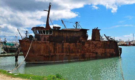 rusty-boat-that-has-been.jpg