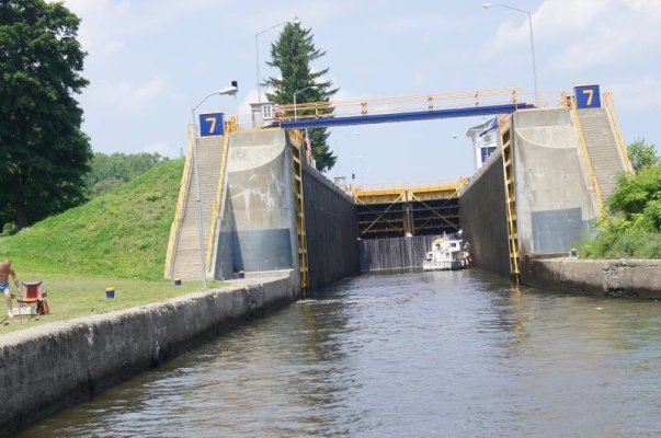 erie canal lock closeup.jpg