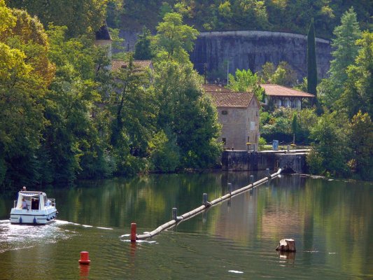 Lock and weir, Cahors.jpg