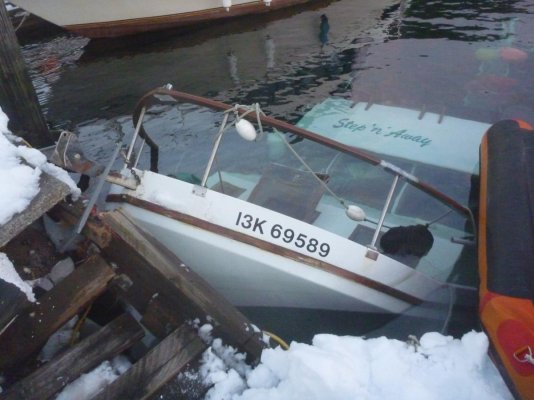 MK Bay boat sunk, Feb 2015.jpg