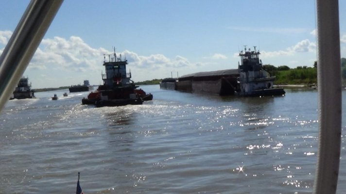 Traffic Jam Col River Locks.jpg