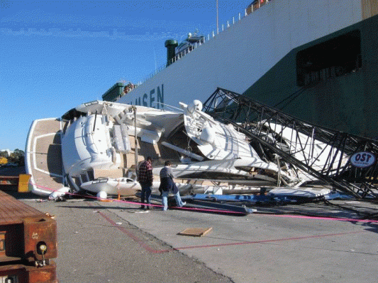 disaster2007.crane-yacht14[1].gif