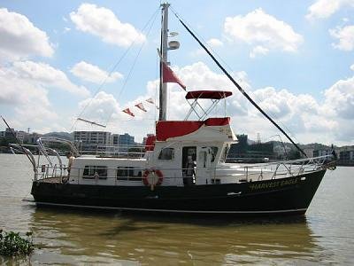 coot with Al's flybridge.jpg