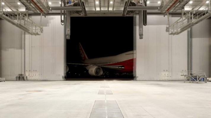 747-8i door 1.jpg