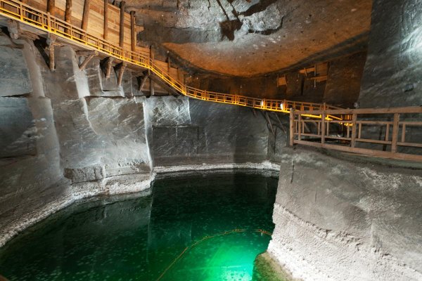 best-tour-outside-krakow-in-wieliczka-salt-mine[1].jpg