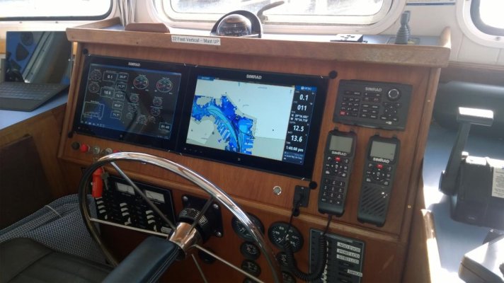 Simrad Helm.jpg