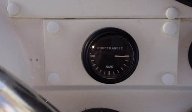 gauge at flybridge helm sm.jpeg