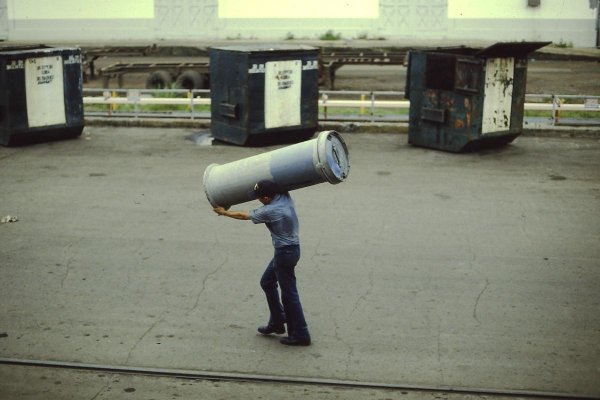 Hauling retrograde in Pascagoula 1984.jpg