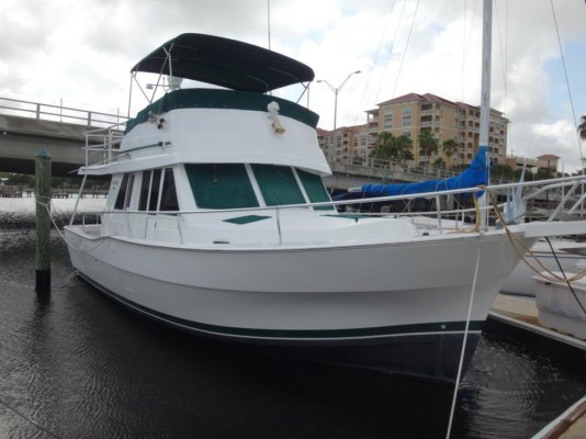 2000 mainship 390 sideview.jpg