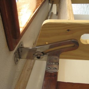 Detail of the sliding hinge.