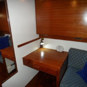 KK42   Guest suite desk