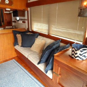 KK42   built in couch stb side salon