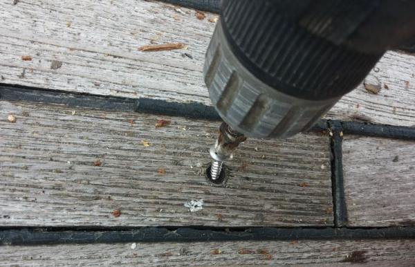 drill makes fast work of screws
