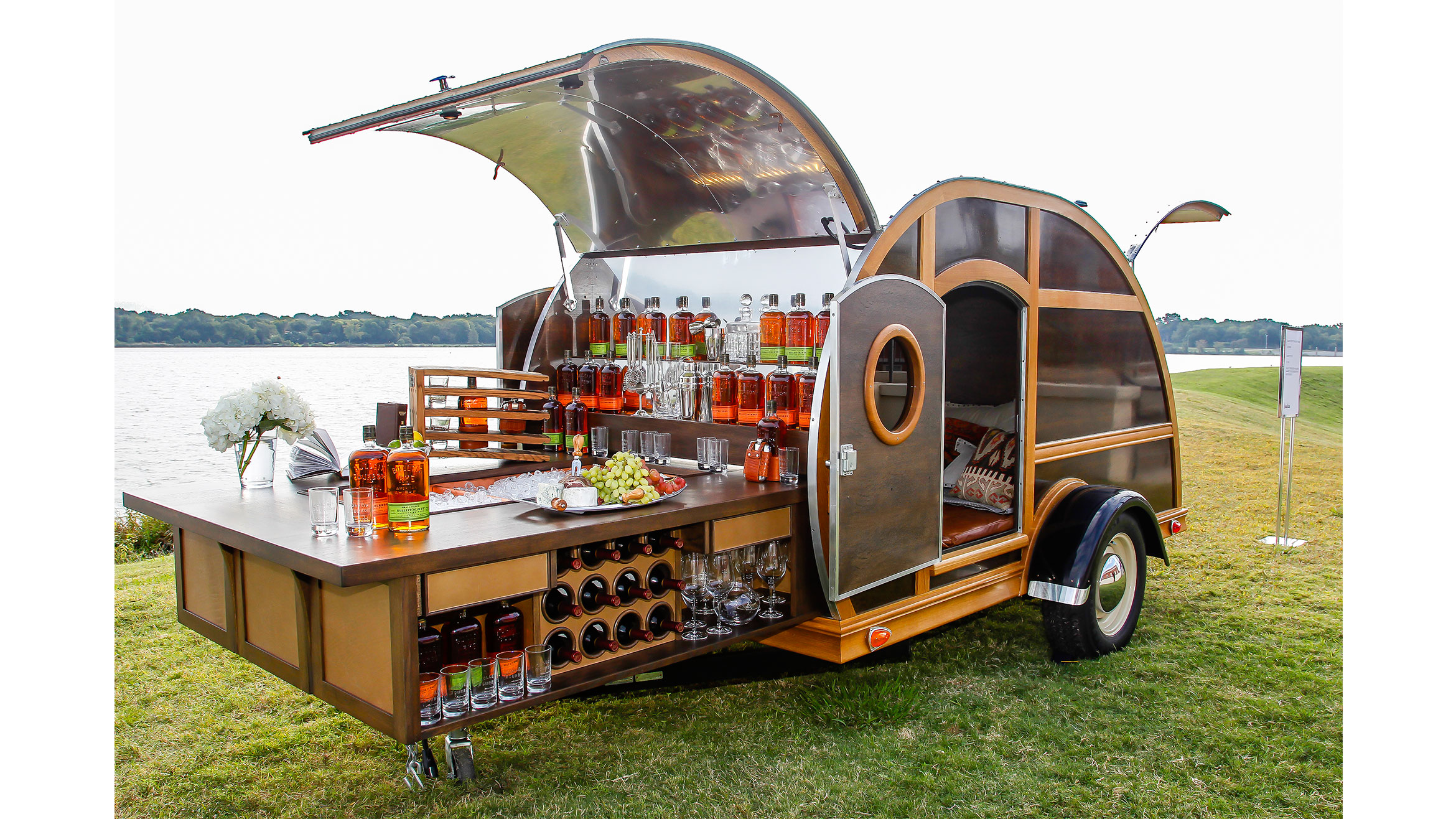 Slide-4-Aperol-Fiat-Fernet-Bus-Grey-Goose-Camionnette-Bulleit-Bourbon-Woody-Trailer.jpg