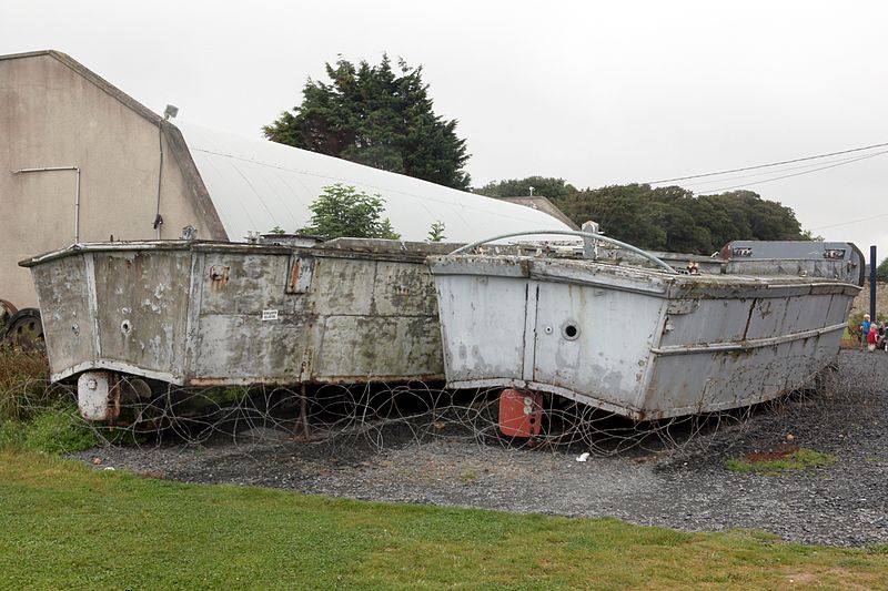 800px-Higgins_boat_-_LCVP_%28Landing_Craft_Vehicle_Personnel%29_-_Flickr_-_Joost_J._Bakker_IJmuiden.jpg