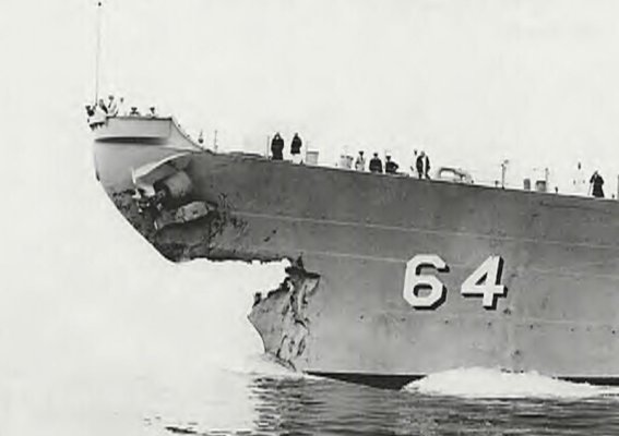 USS Wisc bow_sm.jpg