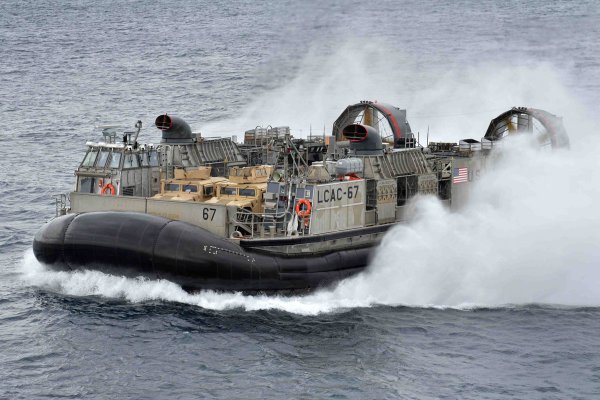 landing-craft-air-cushion-lcac-01.jpg