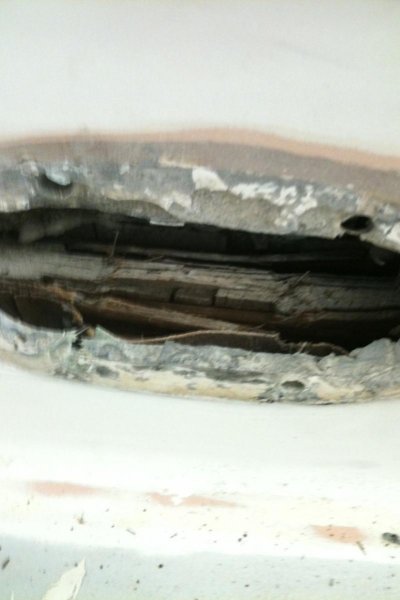 Hawsehole with delaminating sandwich fillet between hull and internal skin.jpg