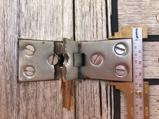 Lazarette Hinge.JPG