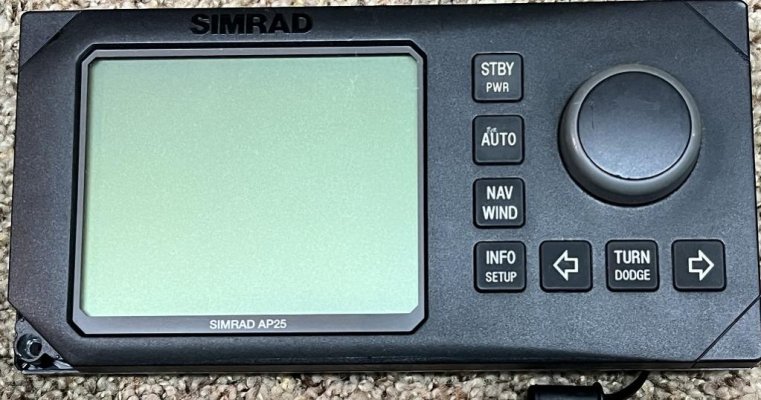 SIMRAD AP 25  Display1 front 1024.jpg