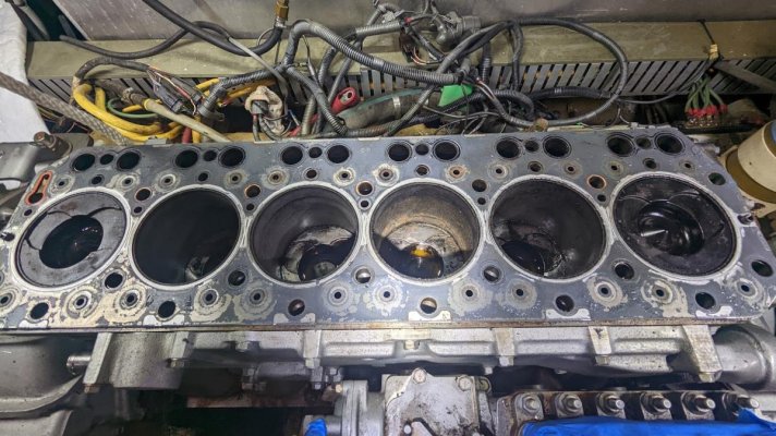 pistons location in seized engine.jpg