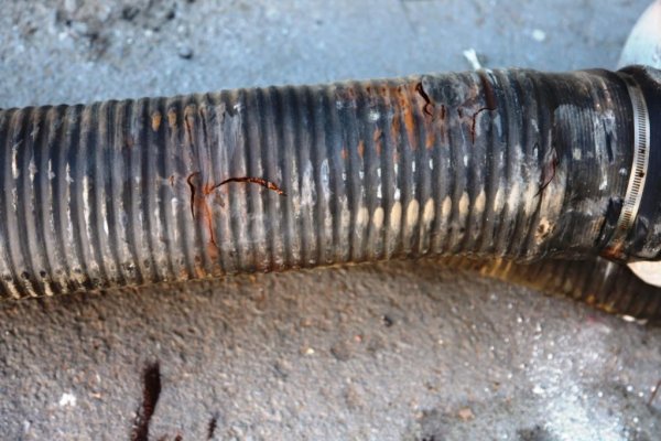 Failed Exhaust hose.jpg