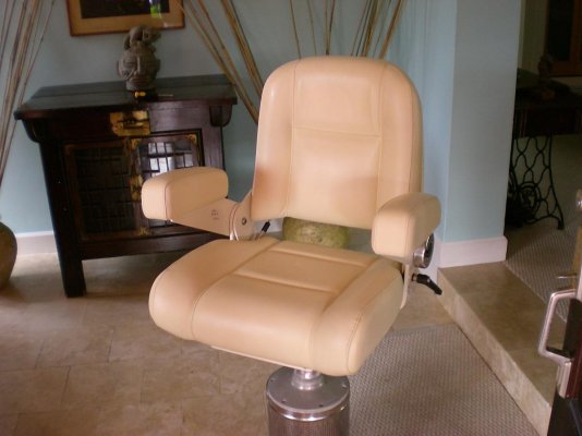 helm seat front.jpg