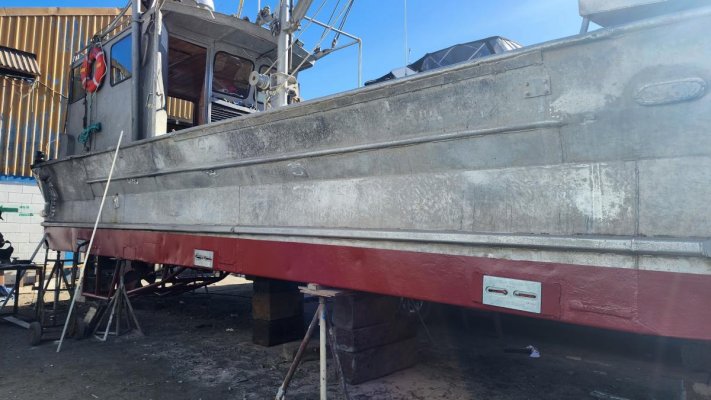 Aluminum workboat with zincs.jpg