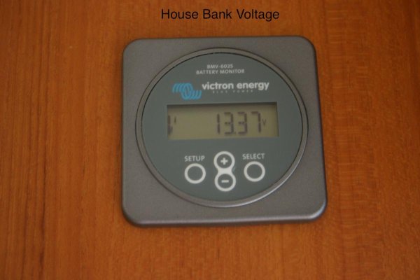 House bank Voltage.jpg