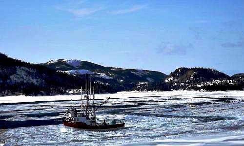 Boat in Ice 6.jpg