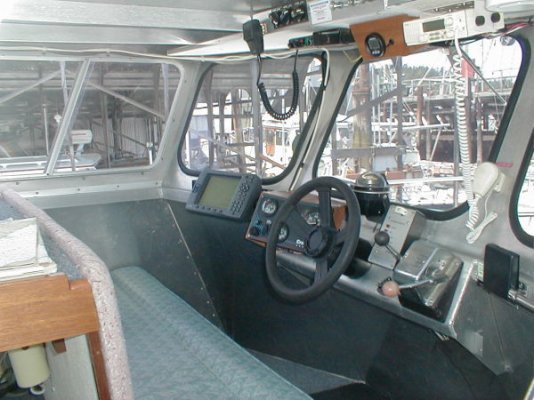 uniflite pilothouse inside.jpg