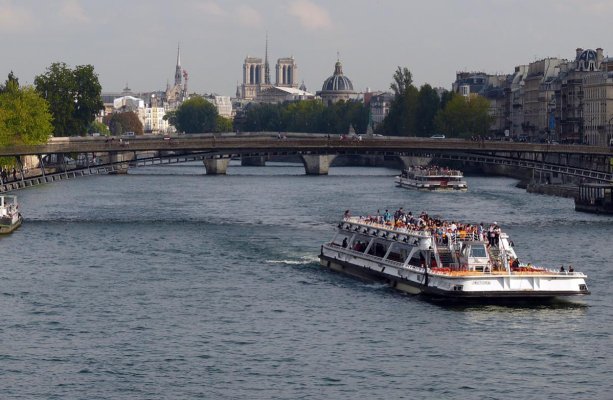 Tour Boats, Seine River.jpg