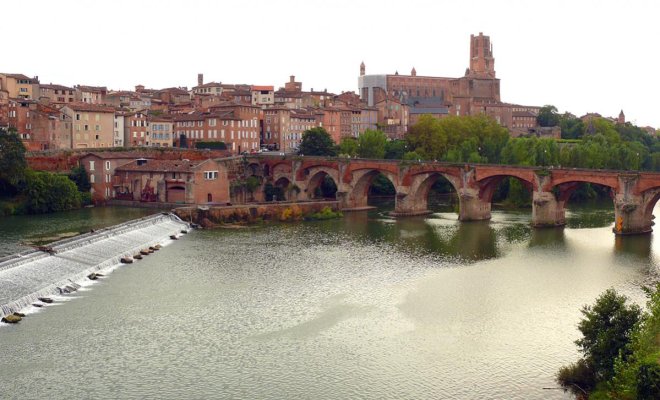 Albi, Tarn River Weir & Lock.jpg