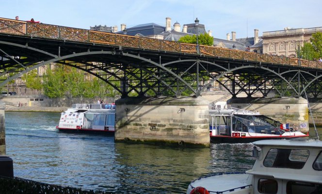 Boat under Padlock Bridge, Seine River.jpg