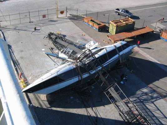 disaster2007.crane-yacht10[1].gif