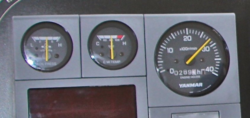 yanmar gauges.jpg