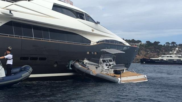 Tender Crashes Into Yacht In Ibiza (2).jpg