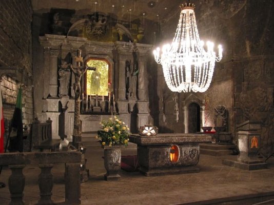 Amazing-Inside-View-Of-The-Wieliczka-Salt-Mine-In-Cracow-Poland[1].jpg