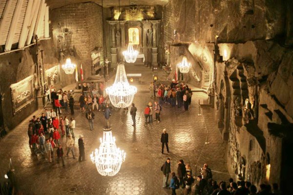 Wieliczka_salt_mine[1].jpg