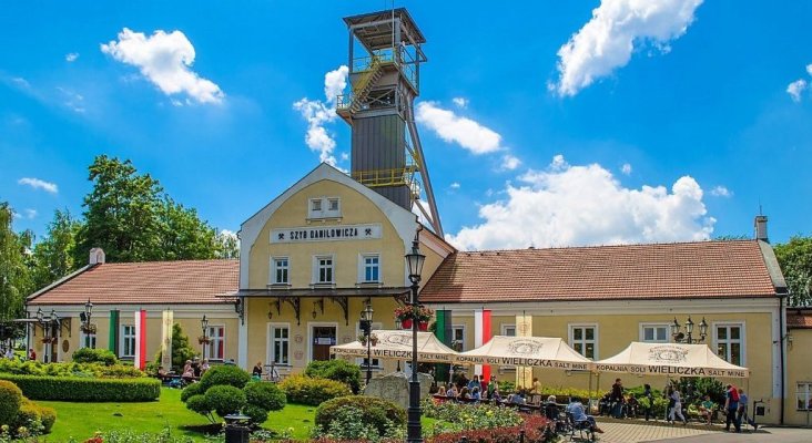 wieliczka-salt-mine-krakow-1-e1488129024657-1024x560[1].jpg