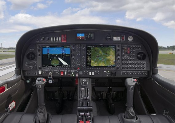 DA-42 cockpit.jpg