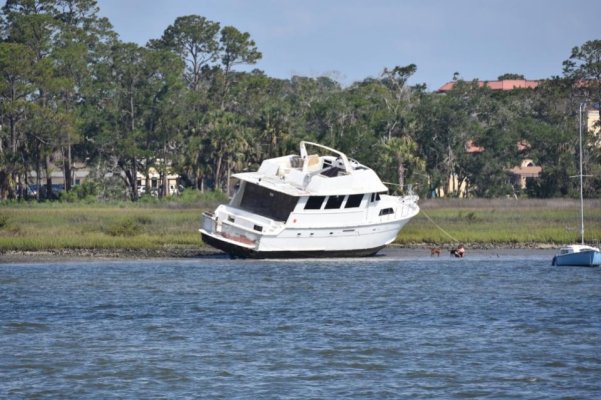 Boat aground.jpg