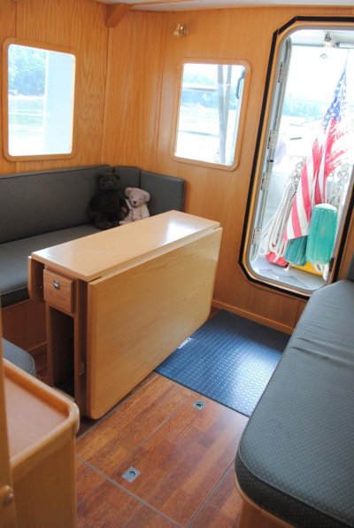 saloon looking aft and ladder up.jpg