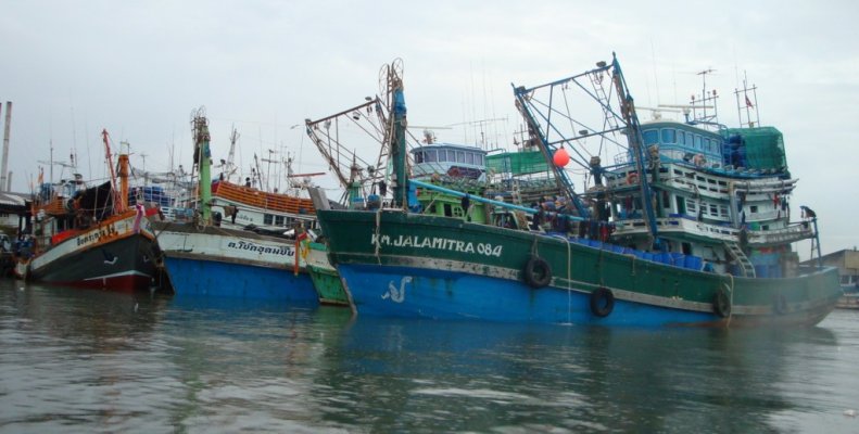 phuket fishing port2.jpg