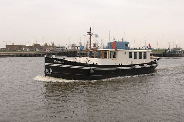 Click image for larger version

Name:	dutch barge  dksl.jpg
Views:	398
Size:	51.5 KB
ID:	22164