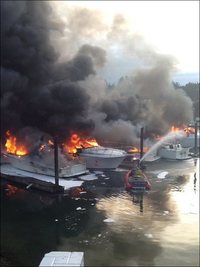 boat fire1.jpg