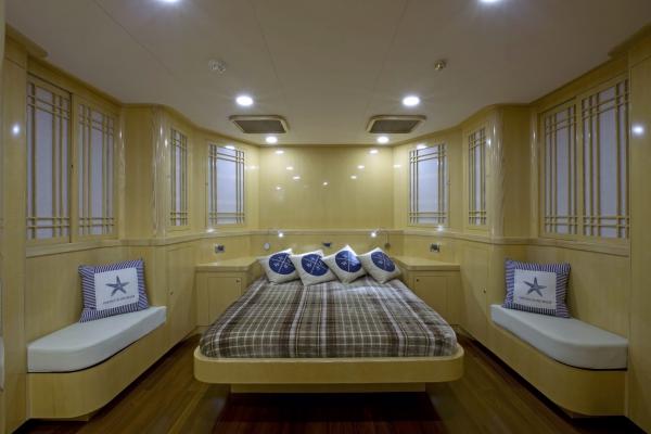 Bering 65   Serge   Steel expedition yacht - Master stateroom