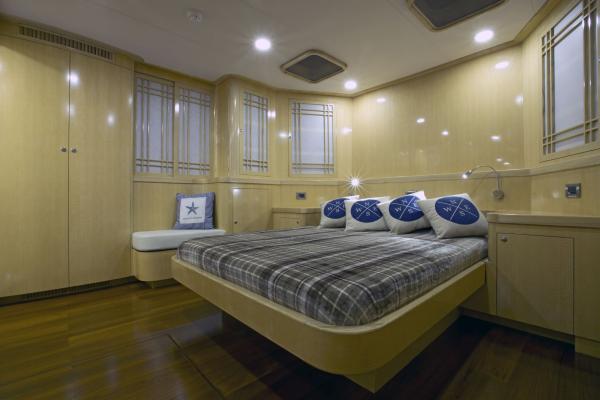 Bering 65   Serge   Steel expedition yacht - Master stateroom